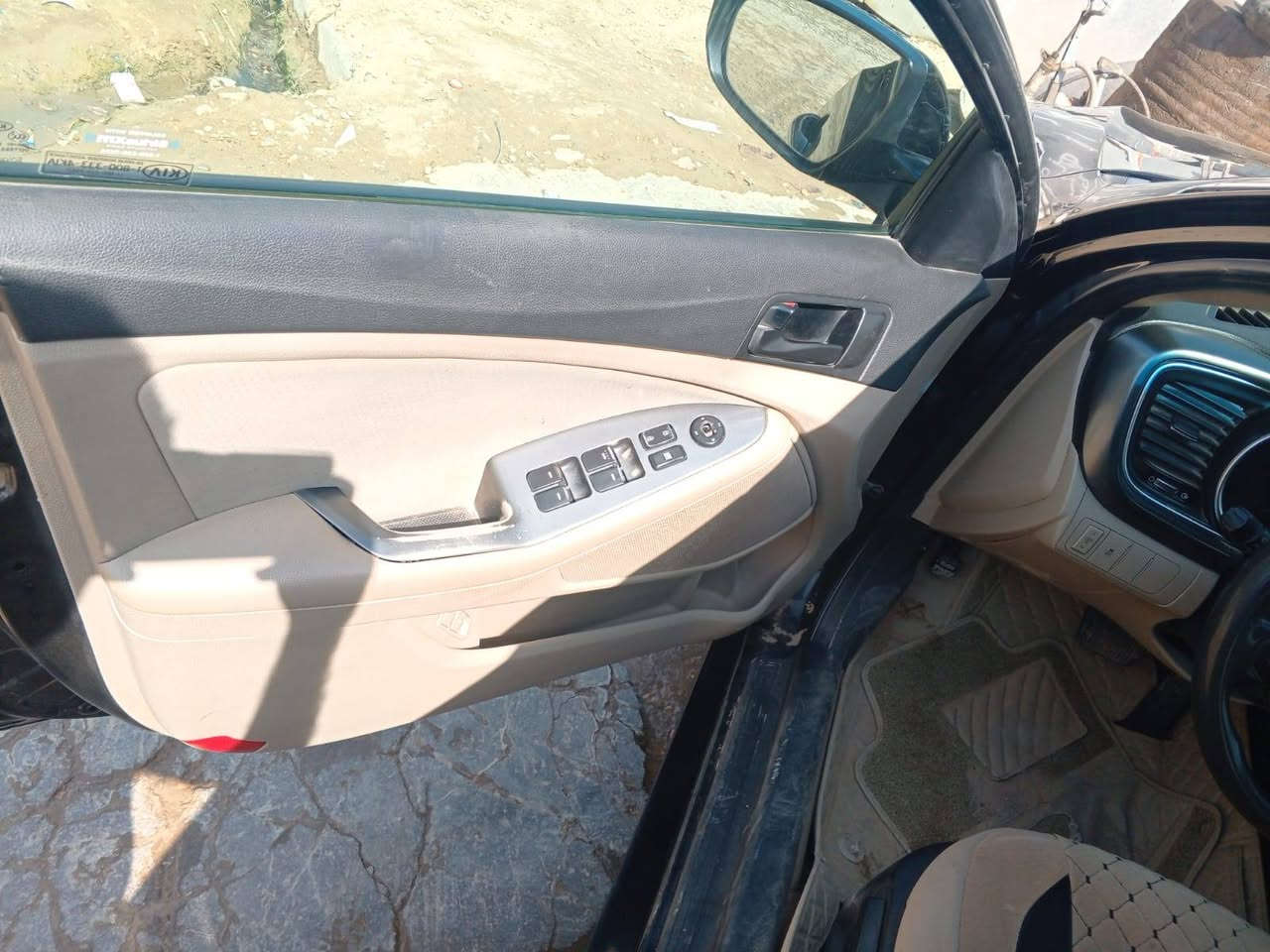 السلام عليكم اوبتما ٢٠١٥ 
مكفوله كفاله عامه لا صبغ ولا تبديل قطع وسونارها كدامك 
السياره كامله تخم تاير وحداديه وتبريد 
سياره باسمي مداور مباشر الحمزة الشرقي  هذا رقمي
0785 320 3997
