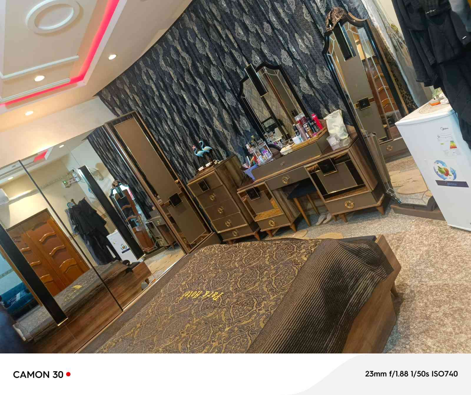 يالله يارزاق

دار للبيع 

مساحه 200متر البيت ركن
واجهه 10نزال 20
بناء 2015
موقعه المعلمين المشتل 
البيت بناء محدث 
يحتوي الطابق الارضي على 
طرمه خدمات خارجيه صاله استقبال مطبخ حار بارد 
غرفه نوم  خدمات 
الطابق الثاني يحتوي على 3نوم خدمات 
الطابق الثالث بيوتنه
البيت طابو صرف 

للاستفسار الاتصال على الرقم 
***********
وتساب خاص
