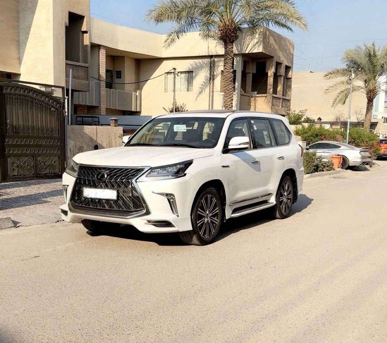 لسلام عليكم 
الكزس سوبر سبورت موديل. 2018. ابريم  فول 1/1  جكااات 
مكفولة  جديده 
رقم بغداد هزه وفحص جديد
السعر 660 بيها مجال
الاتصال عل رقم.   ***********     بغداد 
المواصفات فول 1/1 جكات
