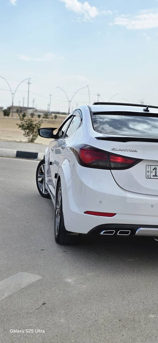 السلام عليكم 
النترا 2015 خليجي Gls  فول مواصفات 
محرك 2000
ماشية 172 
السياره مكفولة 
بية رشه بسيطة بلصندوك اثر ضاغطة 
رقم بغداد بأسمي تحويل ثاني يوم 
السعر 136 وبيه مجال 
مكان السياره الانبار حديثة 
***********
