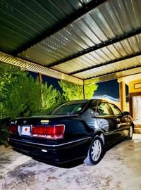 وبركاته للبيع سيارة كراون ملكه الموديل 2003 المواصفات شاصي 175 /  3دكم...