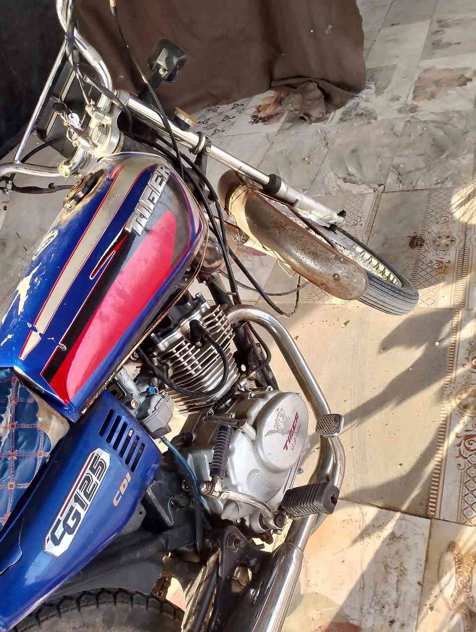 السلام عليكم شباب هاي دراجه تايكر مبدل بوش وبستم فقط ولباقي كله شغال مديل 20 السعر 500 رقم تليفون ***********
