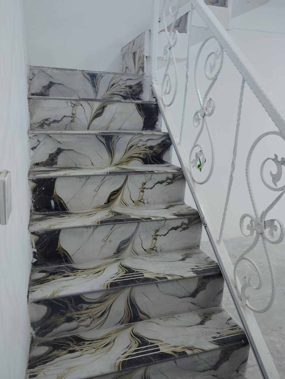 الدار للبيع المساحه 150متر طابو زراعي سند 25 تحويل مباشر بسم المشتري يتكون من غرفه نوم وستقبال وصاله ومطبخ مجمع صحي خارجي وداخلي وطارمه وممر خلف البيت وحديقه شارع تبليط ومجاري البيت نضيف جدا 
الموقع على ربيانه قرب الشيخ أبو أنس أو قرب سيد فرحان 
السعر مناسب جدا 65 
أي استفسار إتصال على الرقم التالي واتساب ***********
أو مراجعة مكتب ابو زهراء التميمي شارع المواكب مقابل حسينية الخزرج الخاص مفتوح
