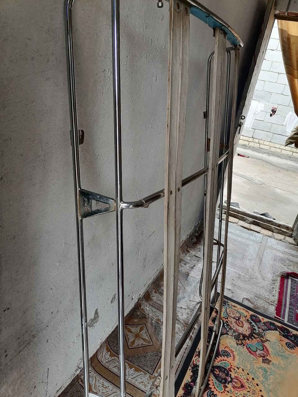 سيبايه للبيع نضيفه سعر ١٠٠ وبيه مجال قليل ***********
