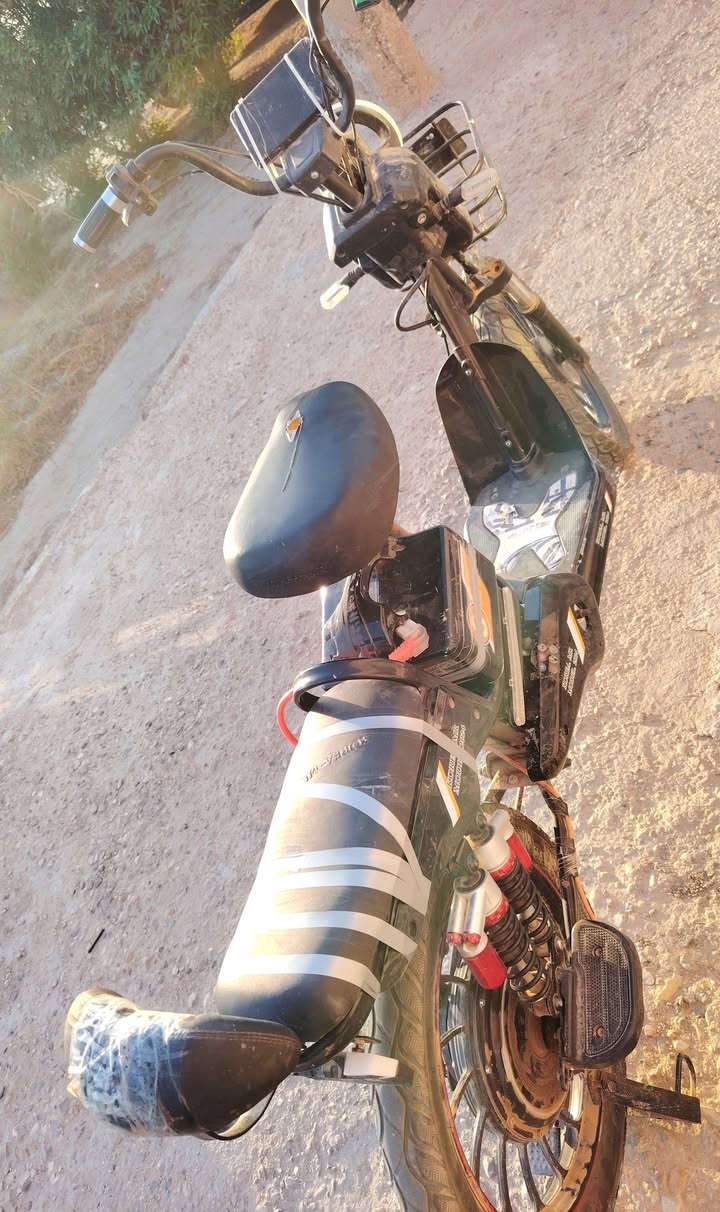 سلام عليكم باسكل شحن للبيع جديد ممستخدم. عوزة. بطاريات. كهربائيّة كلهة شغالة 4 سرعات. سعر 150 بي مجال مكان. واسط صويرة رقم ***********
