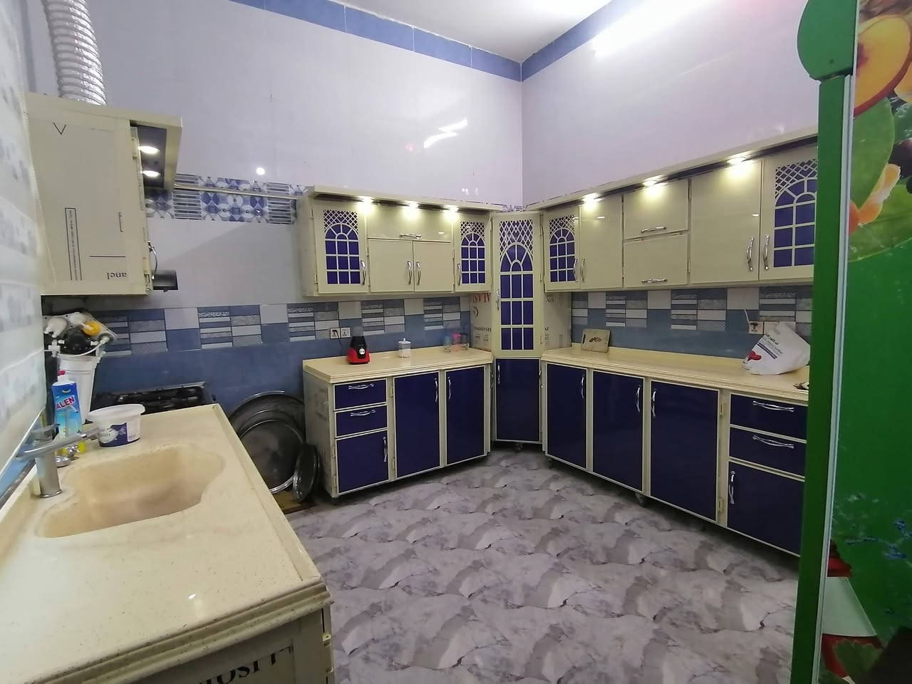 بيت للبيع طابو زراعي
بناء كونكريت مسلح يحتوي على غرفه وصاله ومطبخ وبراني وصحيات داخلية وخارجية والطابق الثاني غير مبني (خريطة جاهزة غرفتين وصاله وصحيات ) ، مساحته ١٤٠م
خدمات متوفرة كهرباء ماء تبليط مجاري 

الموقع/ منطقة الدسيم قرب جسر الگوام
للإستفسار الاتصال على ***********
او مراسلة واتساب على ***********
