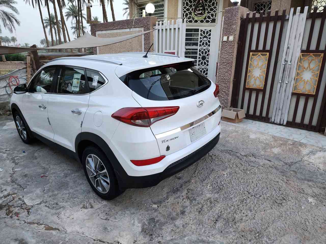 السلام عليكم توكسان 18 للبيع كفاله عامه ماشيه 100 ماكينه وقير مقفولات وتفاصيل السياره بالسونار السعر 195 وبي مجال رقمي*********** خليجيه السياره باسمي
