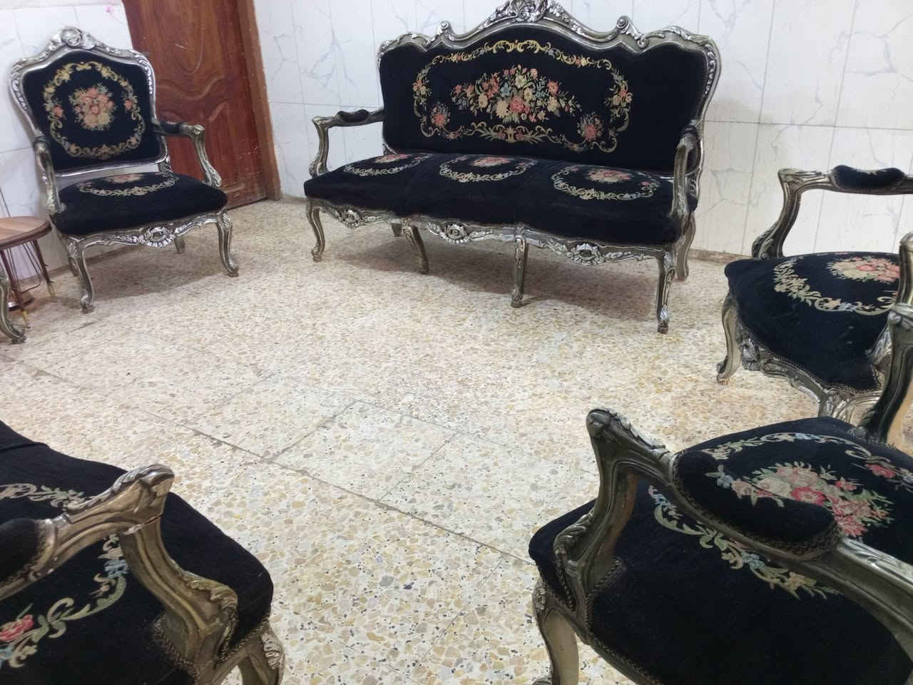 تخم زان مصري تكمه جدا جدا نظيف 10مقاعد ب300الف وبي مجال المكان الوشاش *********** يوجد توصيل بكروة يوجد واتس اب
