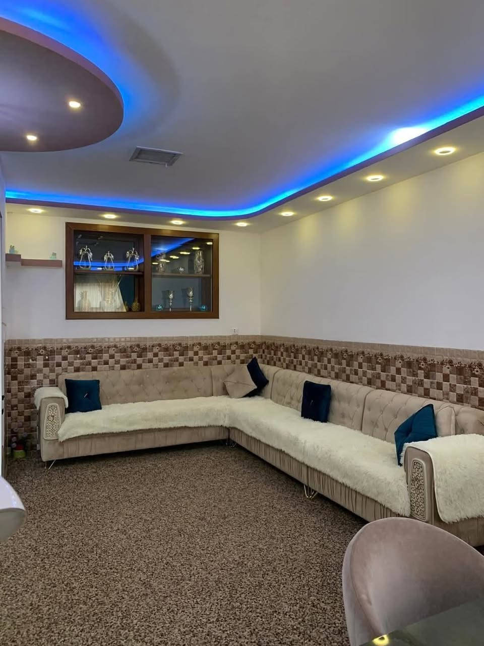 خانوو بۆ فرۆشتن لە زەرگەتەی کۆن 😍
            
بەڕێزان ئەم خانوە دوو نهۆمە بە ڕووبەری 157 مەتر ڕوو قیبلە کە بۆ دوو ماڵی جیا دەبێت و زۆر کەشخە و پاک و خاوێنە ..
لە نهۆمی یەکەمدا دوو نوستنی تێدایە وەلە نهۆمی دووەمدا سێ نوستنی تێدایە

🙌وەهەروەها ئەم خانووە دوو ڕووی هەیە لە پێشەوەو لە دواوەوە.

بۆ  زانینی نرخ ژمارە 1 لە کۆمێنت بنوسە .

بۆ فرۆشتنی موڵکەکەت نامە بنێرە بۆ پەیجەکەمان
یان لە ڕێگای ڤایبەر و واتس ئەپ بە ژمارە .

***********
