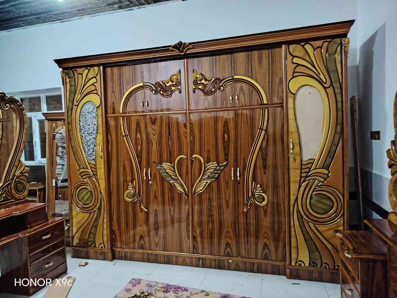 سلام عليكم يوجد قرفه توج صاج داخل وخارج السعر ٦٥٠ وبيها مجال العنوان الرمانه الاستفسار على التلفون ***********
