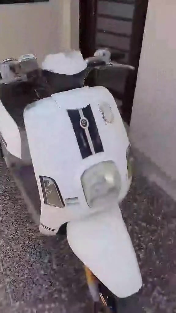 بوليس للبيع مكان نجف صارنصه بلاديه موجوده الدراجه اني مشتريه على أيدي حاويه بوشه ٤٩ ما بيه شي كله شغار بس عداد كيلو متر سيم مكطوم هذه وقمي بي واتساب او خابرني *********** سعر 800 مع مجال خادم
