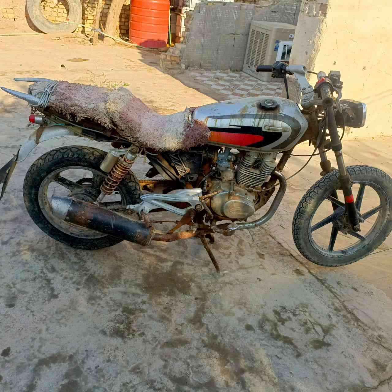 السلام عليكم اخوان دراجه للبيع شغاله كلشي مابيه الاستفسار الاتصال على الرقم او خاص***********
