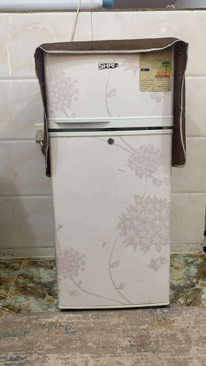 سلام عليكم
للبيع 

ثلاجه 

ميز  بلازمه 

تواصل ***********
