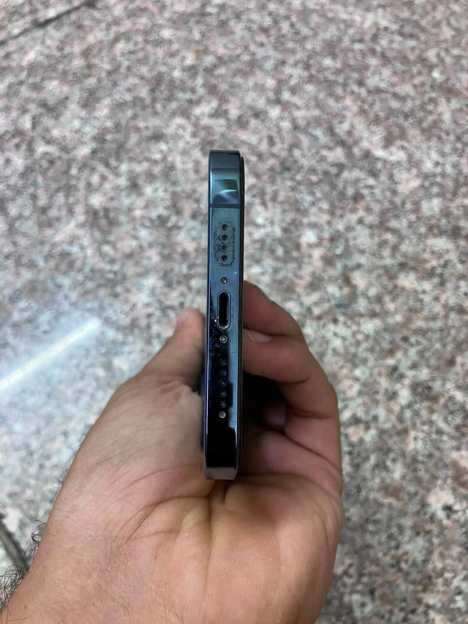 ايفون 12 pro max 
نيلي 
التليفون اخو الجديد 
تليفون جداً نضيف 
بطاريه 78 
ذاكره 256 
العنوان بغداد 
الرقم : ***********
