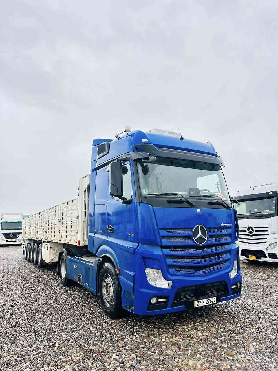 للبيع مارسيدس اكتروز تريله بودي 
موديل 2016
حجم 1845
مواصفات كأمره حساس 
ريتايدر تبريد ثلاجه سقف نجوم
سبلت عل سقف لايت عدسه 
زراكات لايت اسبايدرات بلادي داخل ديوان
ماشي ٨٠٠الف حقيقي 
عربانه فصال شركة تريله عراق ٥ محاور ٢٠٢٥
***********
***********
***********
***********
