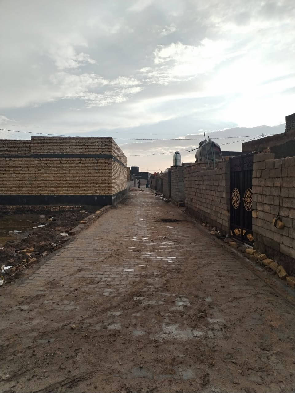 يالله بيت بحي الملاين غريب علئ حي الشرطه مسافه 

٣٠٠متر 

بسعر مناسب /مساحته ١٩٠متر /***********
