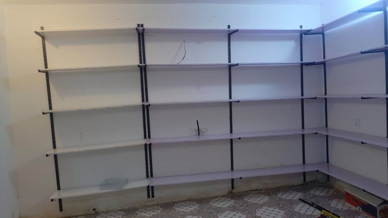 رفوف البيع مستخدمات اسبوع الله شاهد ونضيف حيل الطول 11 متر ارتفاع 5 رفوف عرض الرف 30س عندي ضرف حيل مستعجل عليهن العنوان ابو اغريب الحمدانية الثانيه ***********
