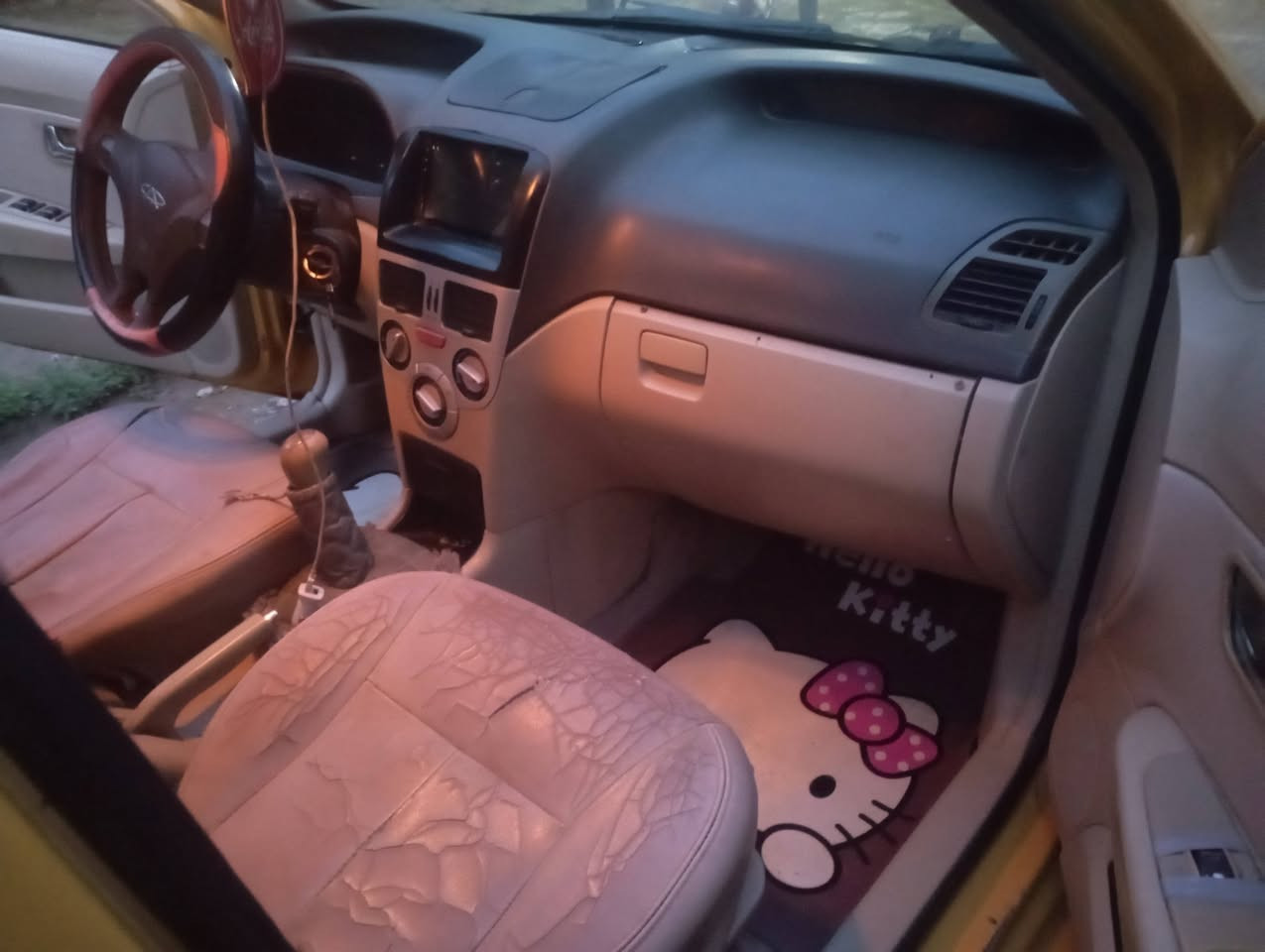 سلام عليكم للبيع 2013 مصفره تأخذ صافي غرامات ما عليه شرط تحويل تحويل تحويل سياره حلوه كله عله بلاده مكينه ستوه بدايت تبخير كير خير من الله كهربائيات كله بلديه تبريد شغال  كامل غرفته مدوشمه رقم الساره مثنئ مكاني حله داخل تصل او بيك خير او دلل *********** سعر 28او بيه مجال
