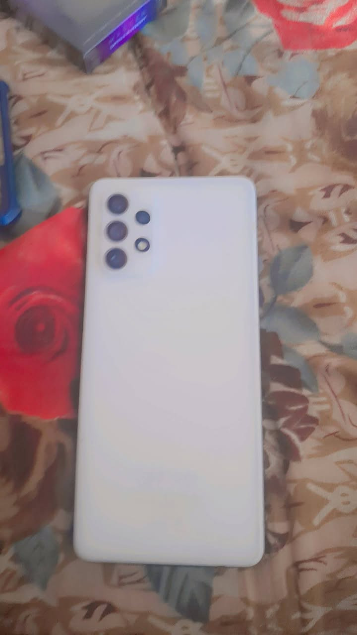 السلام عليكم موبايل اي 72 للبيع مبدل شاشه نوعيه زينه اصل صيني ذاكره 256 جهاز مقفولل مركز المدينه متواجد على الخاص***********
