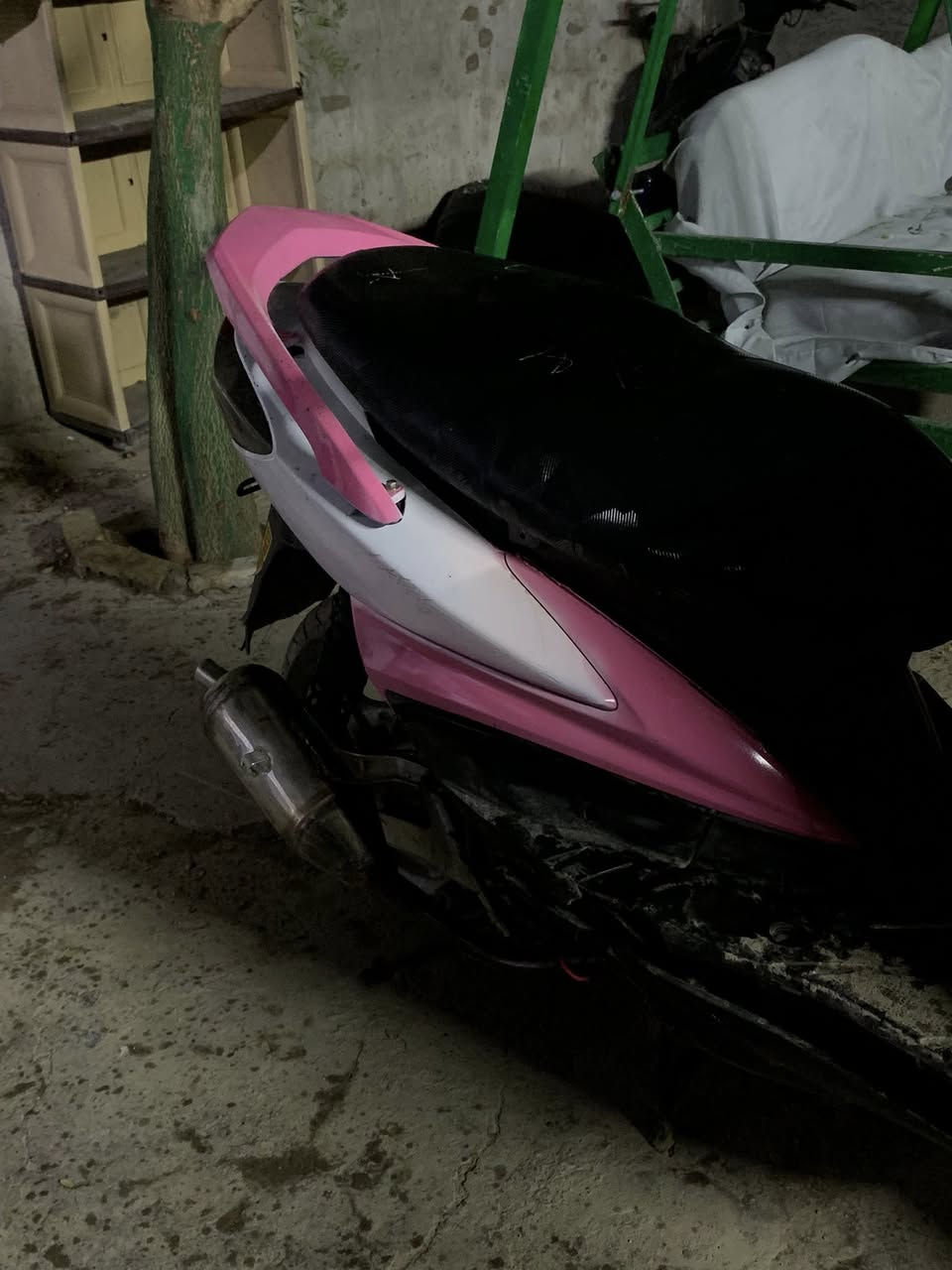 السلام عليكم 
سكنس فحل كابريتر للبيع وترهم مراوس 
بوشه 58 ونص
سلف دمدم مال 63
كلجات رياضي 
الدراجة شغاله هندر وسلف 
كهربائيات كامله 
السعر 500
مكاني بغداد السيديه
باقي تفاصيل خابرني

***********
