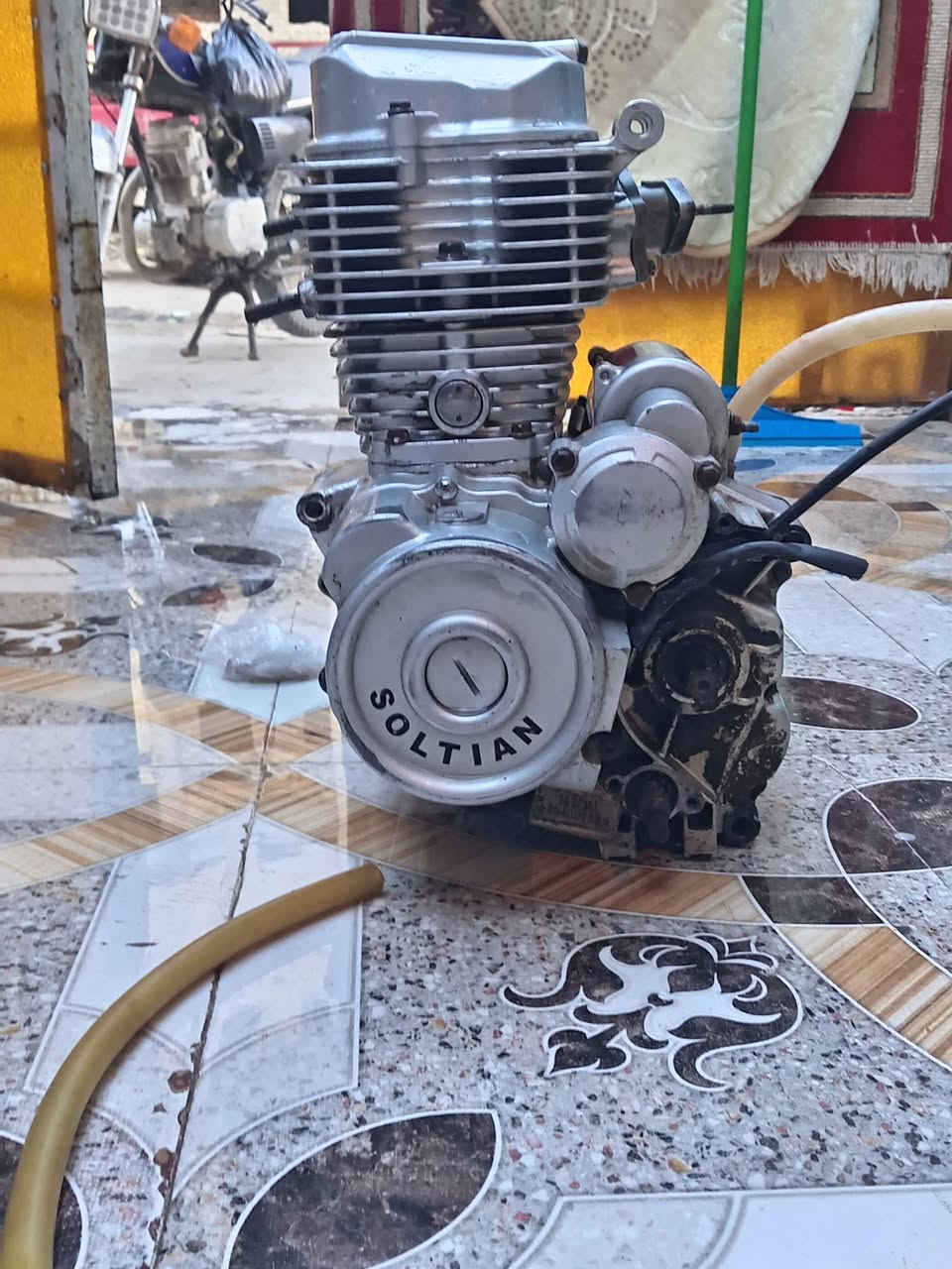 سلام عليكم مكينه سلطان نضيفه شغاله للبيع السعر 125بيه مجال لشراي وهذه رقم مبايل  ***********
