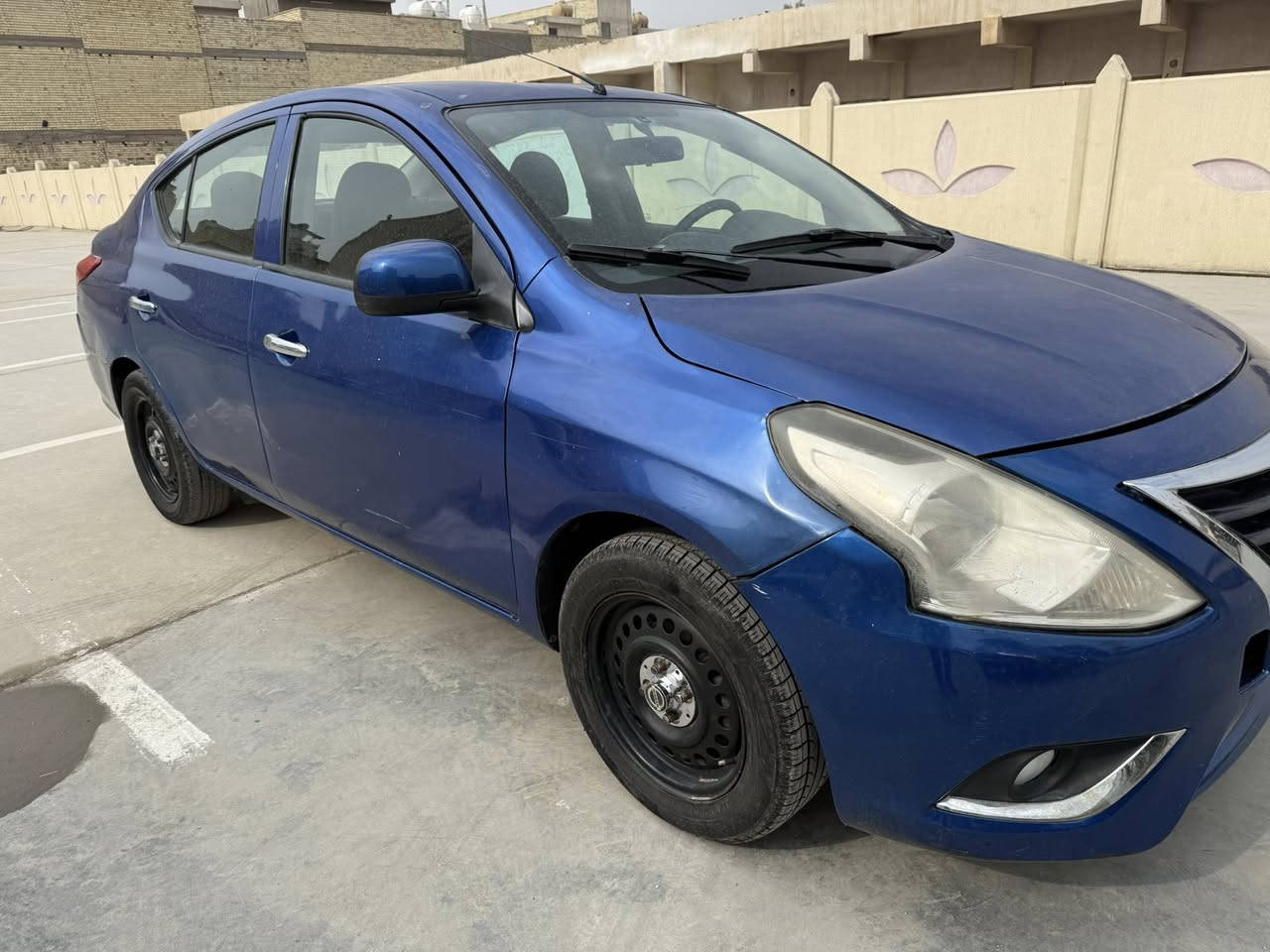 نيسان فيرسا ٢٠١٦ وارد امريكي بيه طخطخات بسيطة ومصبوغة حزام
القمارة وبنيد بيه جراد محرك كير تبريد ممتاز صدر ٥٠٪؜
شاشة كامرة
رقم بغداد جديد وبأسمي 
السعر ٧٢ وبيه مجال بسيط
***********
