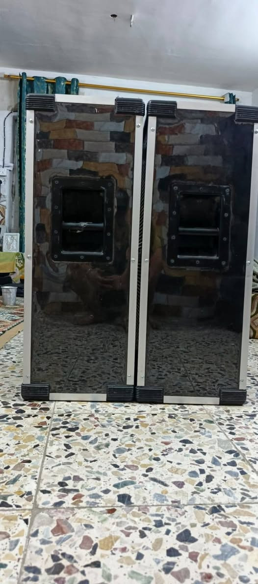 بسم الله الرحمن الرحيم 
زوج سماعات مستخدمات جدد
نظيفات مامصلحات نظافه100/95
السعر 350 الف
***********☎️
بغداد
