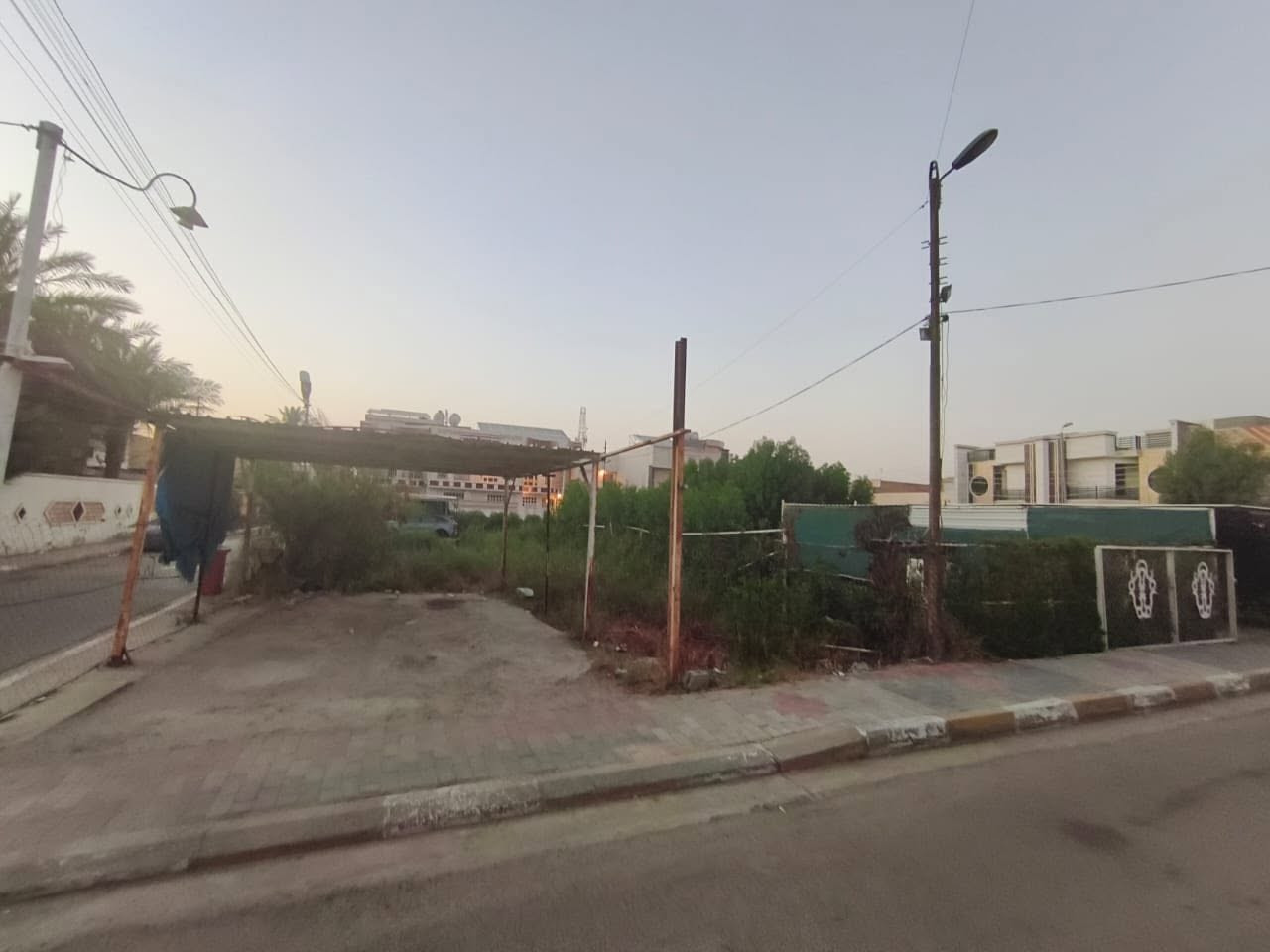 📍تسلسل: 1245

دار ركن للبيع امام حديقة خضراء 
في الفلوجة حي الشرطة قرب جامع الويسي
طابو صرف سند
المساحة بالسند:٣٣٦ م٢
الوجه : ١٦م
بناء طابوق التسعينات
الشارع ركن: ١٠م❌١٠م امام حديقة

🟢مشيدات الدار
مدخل وغرفتين نوم ومطبخ وصالة واستقبال وصحيات وحمامات وكراج 

🟢سعر البيع للمتر الواحد: ١،٢٥٠،٠٠٠ مليون ومائتان وخمسون الف دينار مع المجال

الاتصال والاستفسار
***********

‭***********‬
