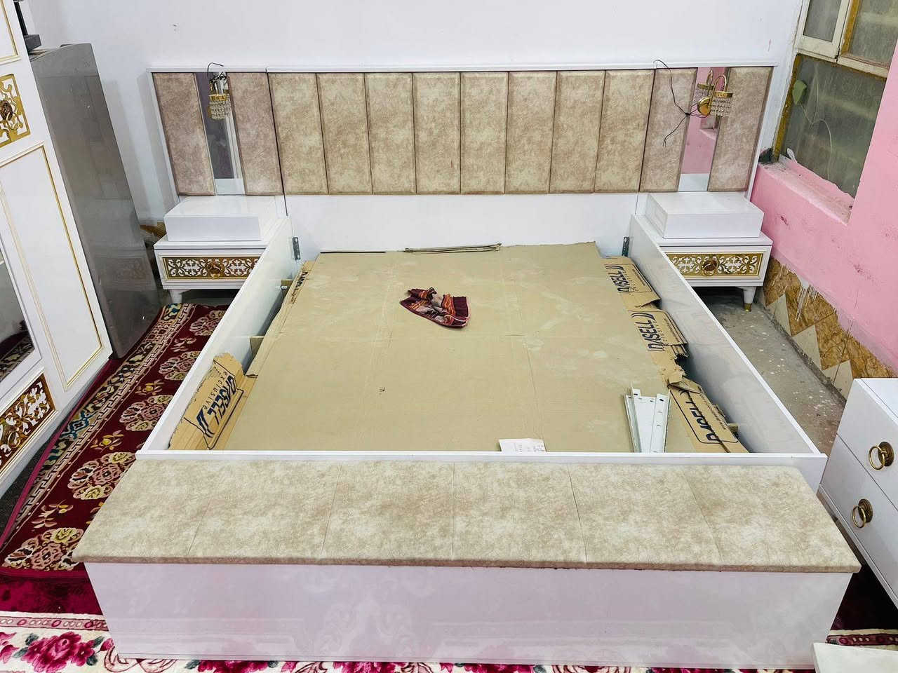 غرفه نوم لبيع 12قطعه مثل ما واضح بل صوره غرفه أحله من صوره مستخدمه 5اشهر كنتورعالي  8بيبان غرفه تسكام للاستفسار اتصل عله *********** عنوان نجف
