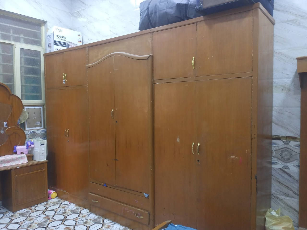 غرفه تسكام عراقي للبيع سعرها ٥٠٠ عنواني كربلاء باب طوريج ***********
