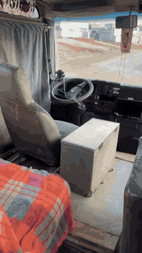 كوستر نيسان • ٢٠٠٢ • سنوية مكسورة