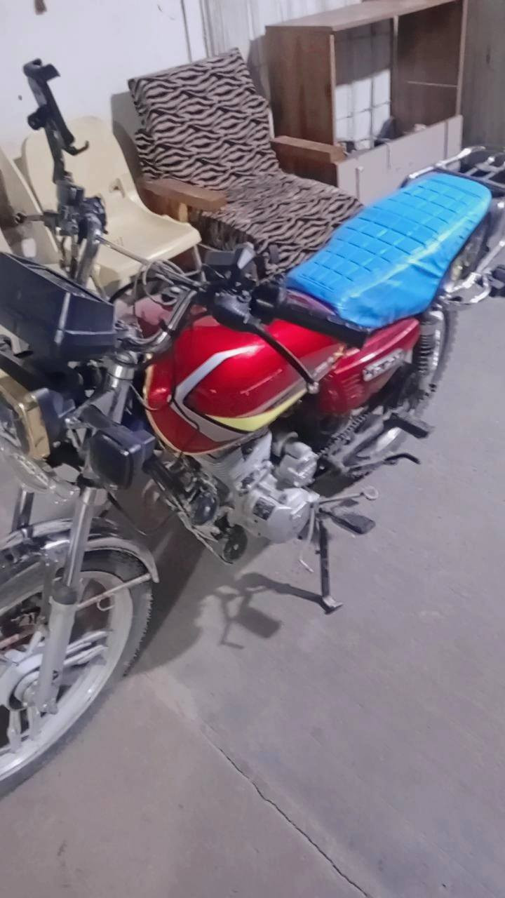 سلام عليكم ايراني 5كير 2023 الدراجه مكينه مامفتوحه ابد كهربائيات شغاله نكره سلف شوكت متجي بيها تانكي جديد ضفيره جديده هورن سيدان تأيرات جدد زنجيل جديد بكره جديد الدراجه كامله كبل لشارع ب550 وبيها مجال حك الجيه ***********واتس
