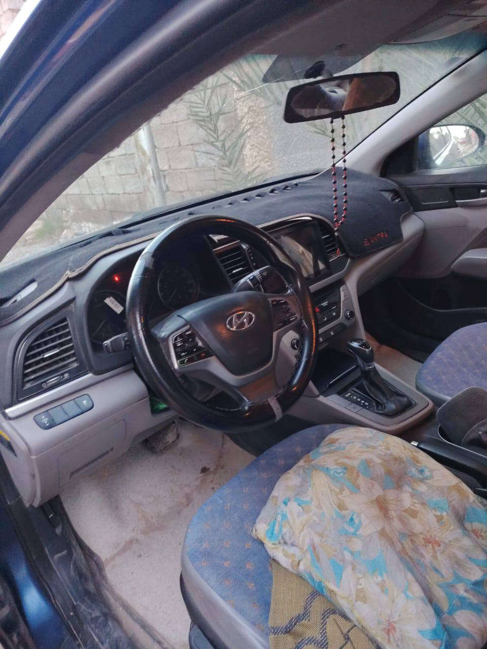 السلام عليكم 
النتره للبيع موديل 2017
محرك 2000 
سياره جاهزه 
تاتفئه تبريد خير من الله 
صدر جديد 
تخم تاير جديد 
ضربته باب السايق مبدل فقط 
السعر 117بيه مجال 
العنوان حي أور سبع اقصور 
الرقم: ***********
