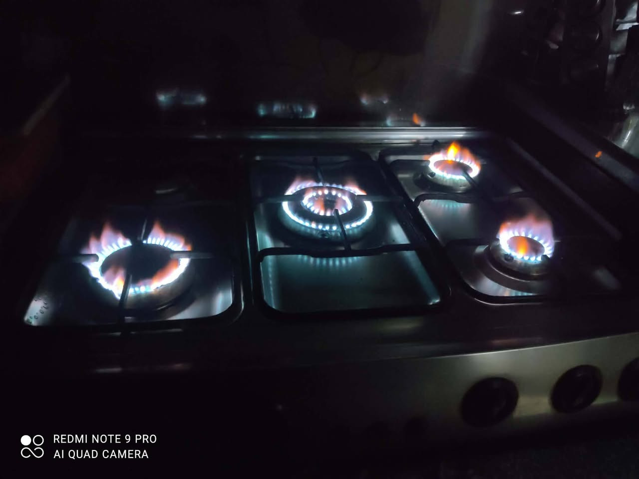 للبيع طباخ اخو الجديد مصري كله شغال عل فحص وثلاجه نضيفه عل فحص وثلاجه بس كشر نضيف عايز بس ماطور


**إذا كنت صاحب هذا الإعلان وتريد حذفه لأي سبب، رجاءا أرسل رسالة إلى الدعم الفني**