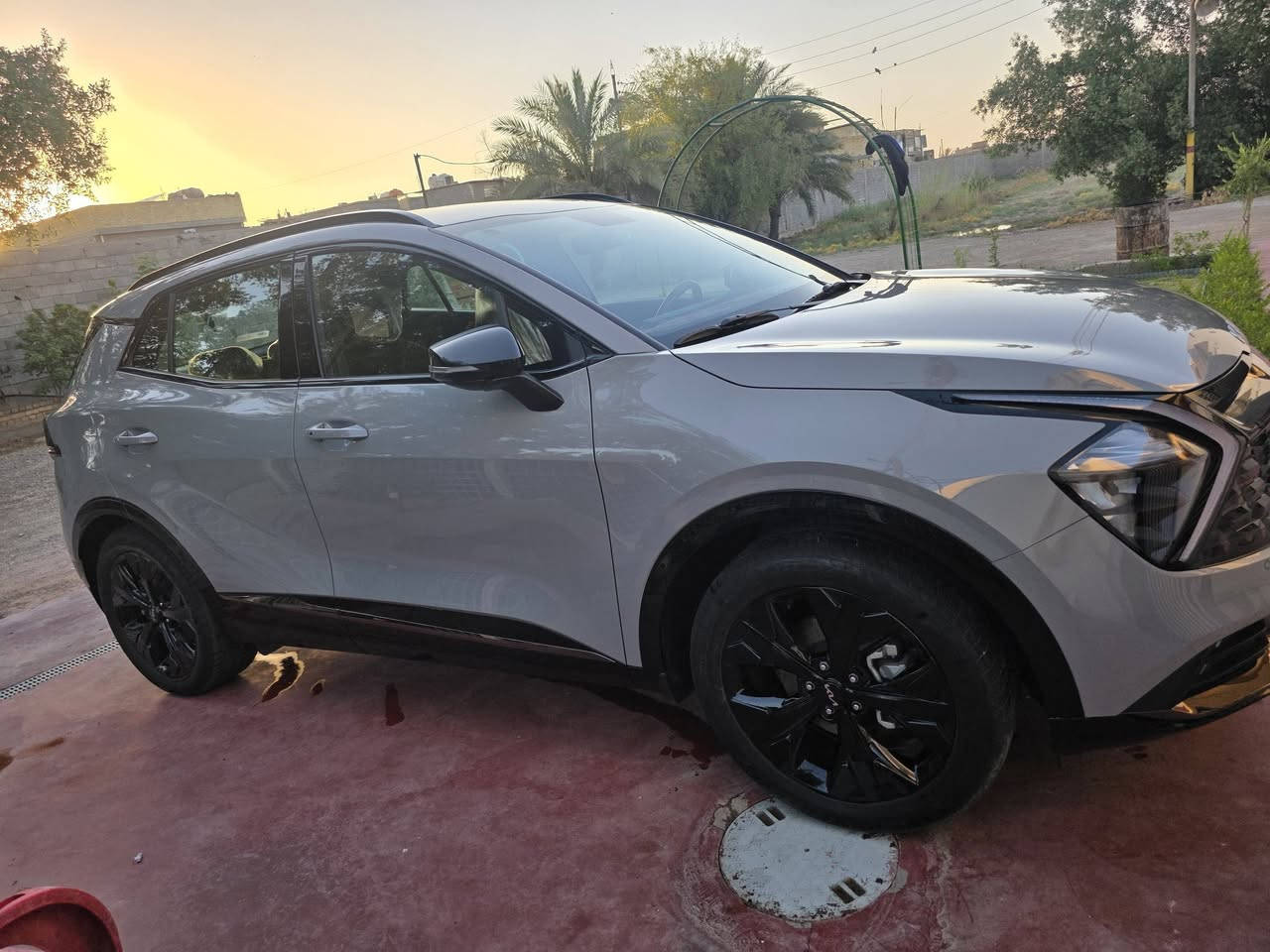 كيا سبورتج خليجي  موديل ٢٥ ماشيه 13الف مكفوله كفاله عامه من الشخط والرصعه لون سمنتي مميز رقم أربيل الدولي فول ماعدا البانوراما بلاك اديشن جنطه كهرباء شاحن بالكشنات و كشنات جلد زيتوني وكهرباء تدفئه بالكشنات والستيرن شفتات ستيرن رادارات بالمري بعد بيها هواي مواصفات السعر230 وبيها مجال بيع اومراوس   هاتف ***********
