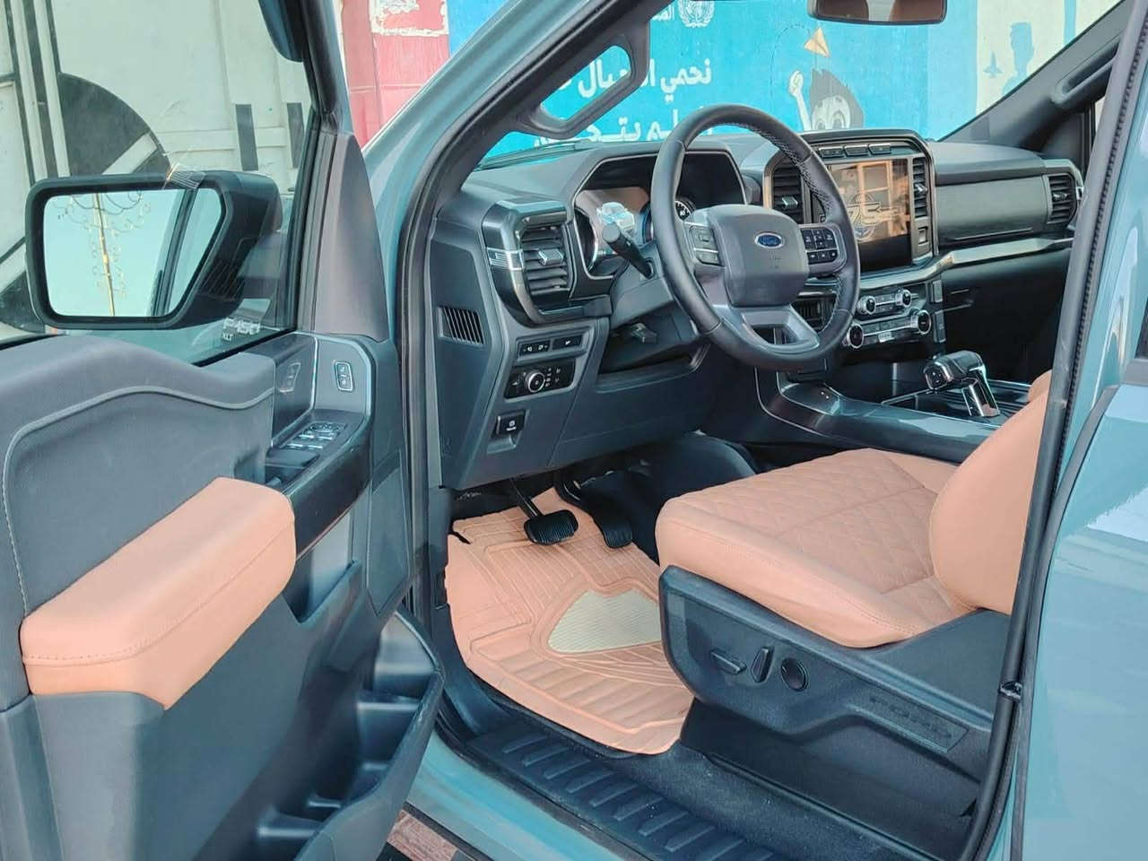 السلام عليكم شباب .. فورد F150 موديل 2023 باب طويل بدي قصير حادث جاملغ وبنيد بدون دواخل او ايرباك ماشيه 14 الف ميل مواصفات XLT sport اللون مميز والسياره بأسمي الاتصال *********** اتصال او واتساب رقم بغداد
