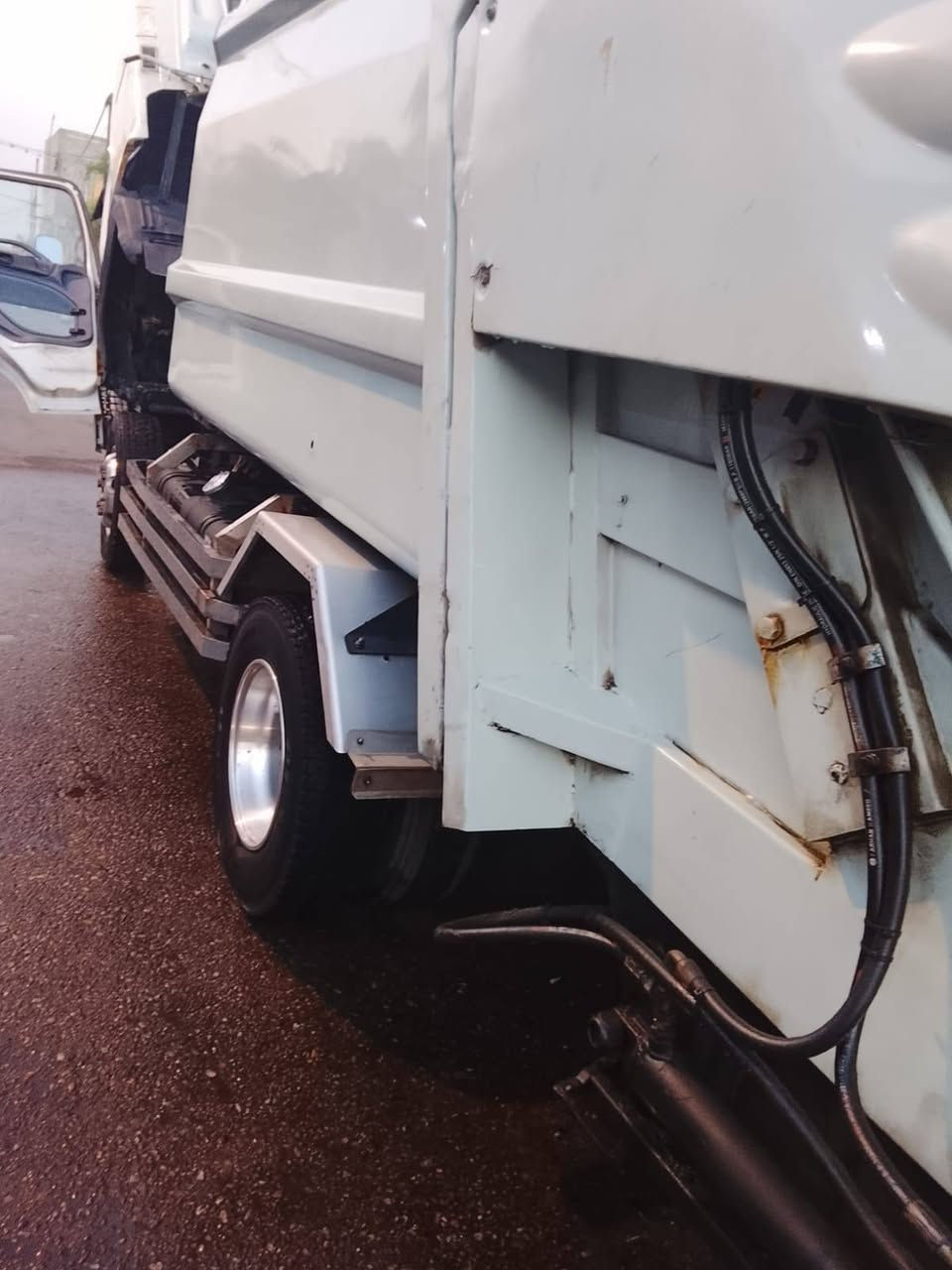 السلام عليكم كابسه للبيع هينو شيطان قماره وربع مكينة 6فول عادي سياره نضيفه وخير من الله مكفوله كير ومكينه وشاصي واكسن بغداد تخصصيه مكانها البصره القبله ***********
