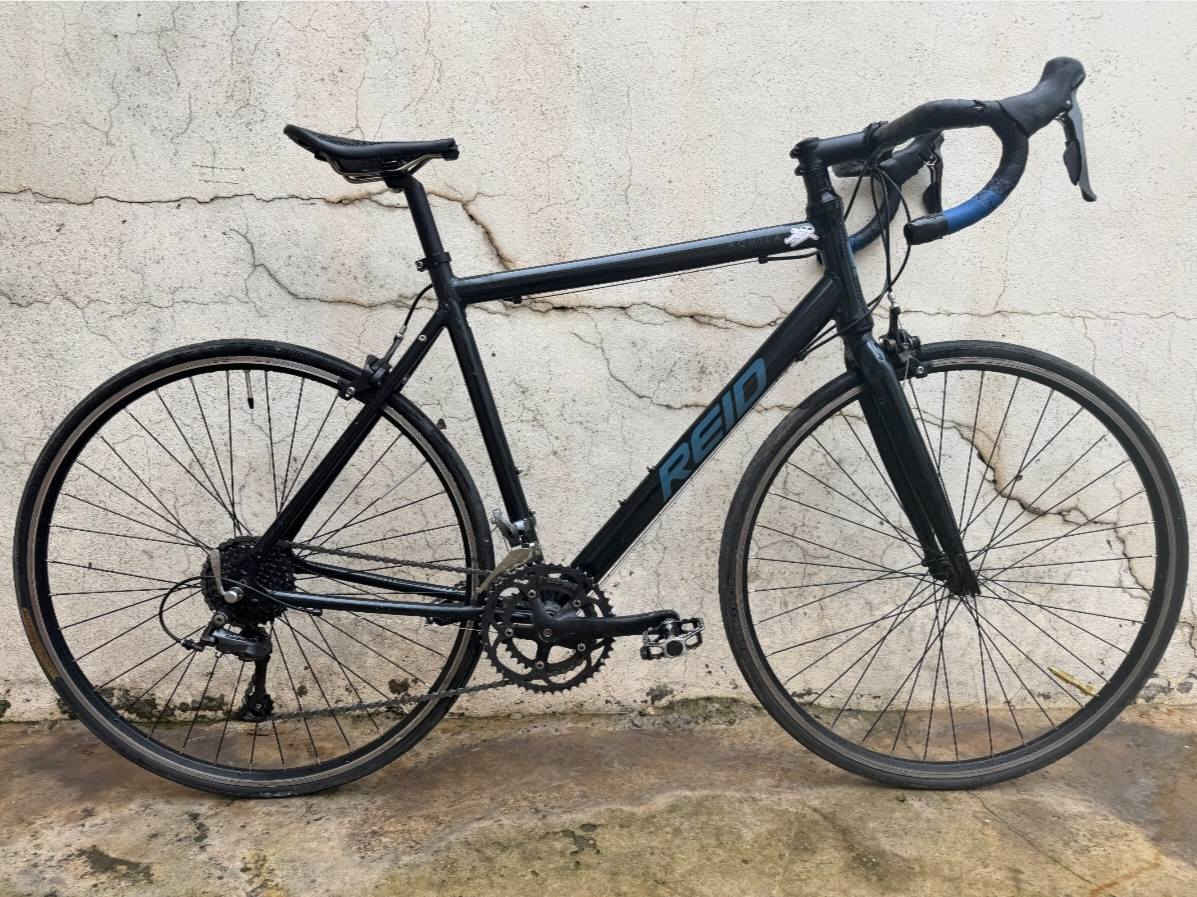 للبيع بايسكل نوع رود صنع استرالي من شركة REID🚲
النضافة موضحة بصور بايك كل قطعة بلادي واحد ليبل
سستم بايك كلاريس حديث شغال كامل و بريكات TEKTRO بلادي بدون اي تبديل  حجم بايك 28L لارج
مصنع بل كامل من ألمنيوم يعني ✈️ 
سعر بايك 250 الف و بي مجال و متوفر توصيل 🚚


**إذا كنت صاحب هذا الإعلان وتريد حذفه لأي سبب، رجاءا أرسل رسالة إلى الدعم الفني**