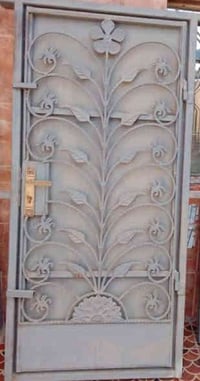 باب   مع  شباك  للبيع جديد ما مستخدم ...... حديد ثقيل درجة أولى   سعر ...