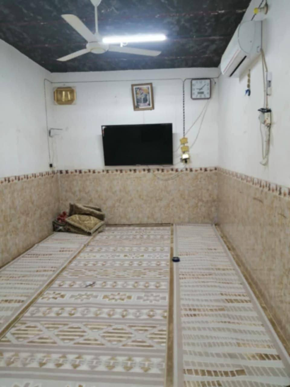 تحيه طيبه لمتابيعنا الكرام 💠
متوفر دار سكن للبيع طابو صرف منطقه الغسل حي التاميم نزله سيد أيوب مساحته ١٦٠م واجهه٨ ونزال ٢٠ طابق واحد
غرف نوم ٢
صالة
استقبال
مطبخ 
صحيات
منطقه جاهزه من خدمات تبليط
وارصفه السعر ٧٥مع مجال للاستفسار مراجعه مكتب ابو سلام للعقارات سماوه حي الصدر قرب فلكه ساعه مقابيل مطعم دجله  ..
واتساب ***********
اتصال ***********
