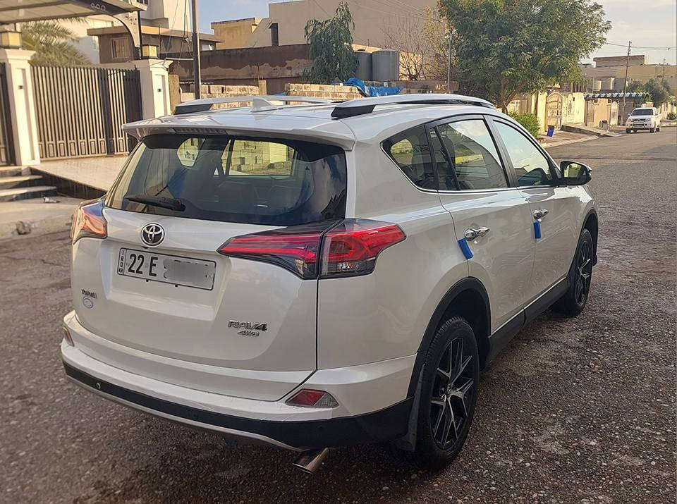 للبيع سيارة تويوتا راف فور موديل ٢٠١٨ خليجي ١/١ كلين تايتل وكالة سيد نهرو فطيم لون ابيض بدون صبغ او تبديل او تعديل بارد عدا ٣ أصابع PDR محرك و كير مكفول و ما مفتوح سنوية جديد رقم جديد زينكة مدفوع يعني سيارة ربع دينار مصرف و سيارة بسمي شرط التحويل و الوكالة 
مواصفات 
بلاجكتور 
زراكات لايتات
لايتات أمامي و خلفي زينون + LED
لايتات AUTO 
ويل كروم اسود كبير بلادي 
سقف سلايت طكتين 
فورويل 4WD
حساس أمامي و خلفي 
بصمة أبواب + تشغيل 
صندوق شفط + كهربائي + يفتح بالرجل ايضا
كشنات كهرباء 
كشنات جلد 
داخل مشمشي 
شاشة كبير + Apple car play + كامرة + GPS
تبريد لمس (بيانو)
شاشة اعطال 
مودات قيادة NORMAL + ECO + SPORT 
و ٤ جامات كهرباء + مراية كهرباء + اشارة بالمراية 
مراية شفط + ترحيب + مراية قلاب 
محرك ٢.٥ 
و بعد مواصفات هواية مكان سيارة كركوك سعر ٢٢٠ و بي مجال بسيط رقم موبايل *********** كركوك, العراق
