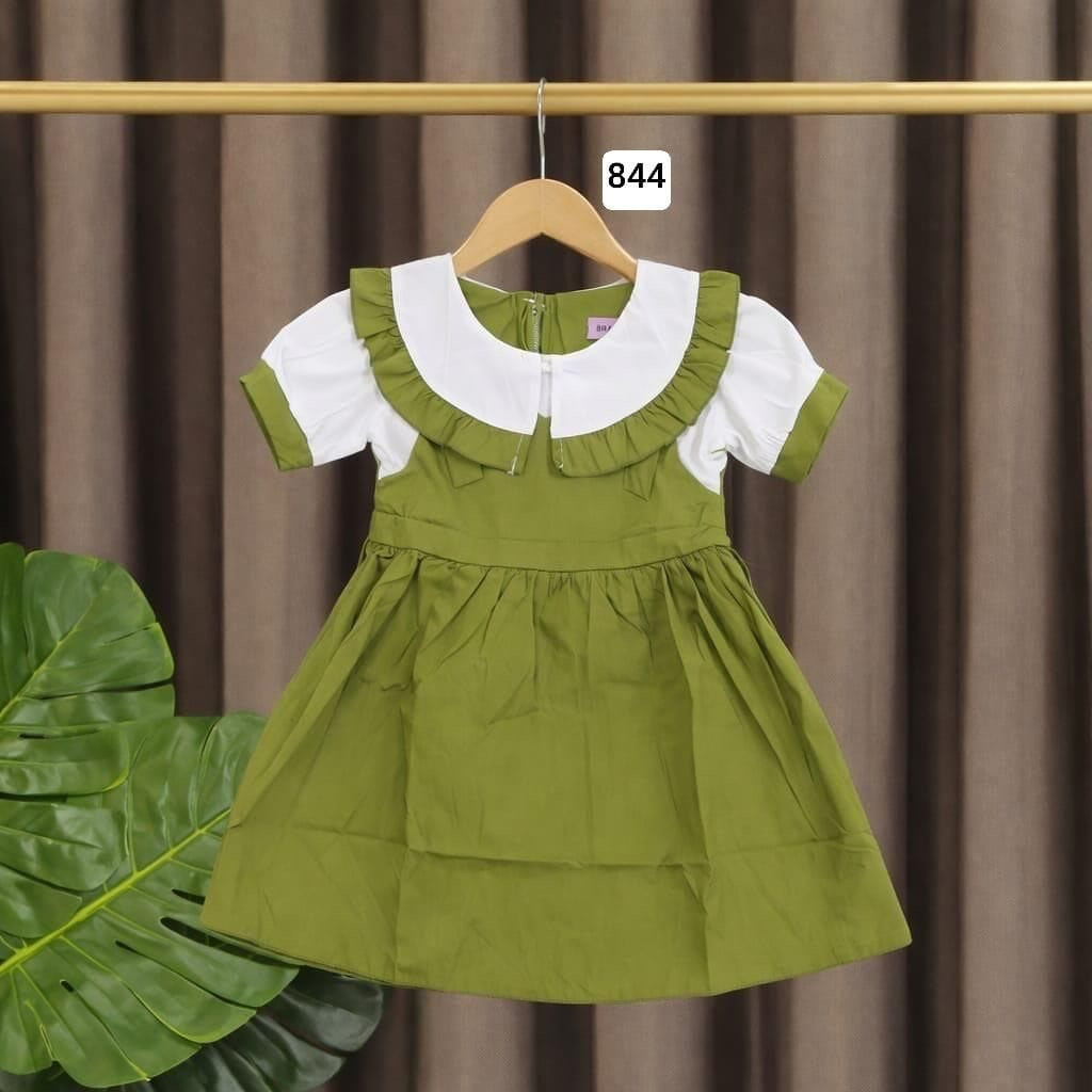 ✨🌸 فستان بناتي كيوت يجنن
👗 تصميم ناعم ولمسة بنوتية راقية
🤍 قماش مريح وخفيف مناسب للصيف
🎀 يليق بالمناسبات والطلعات
📏 قياسات متعددة
📍 حصرياً لدى أزياء سيد جعفر الزاملي


**إذا كنت صاحب هذا الإعلان وتريد حذفه لأي سبب، رجاءا أرسل رسالة إلى الدعم الفني**