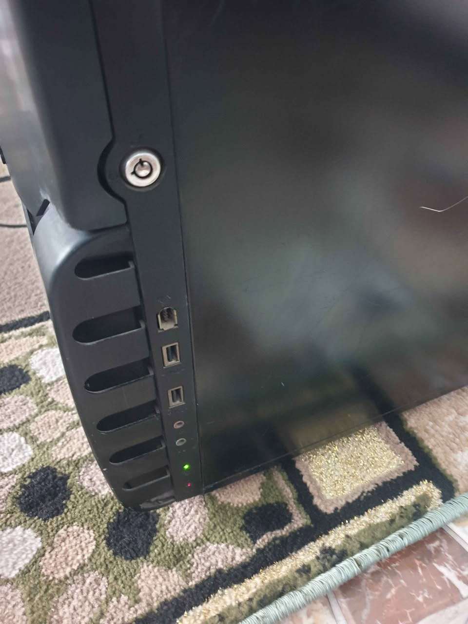 حاسبة مكتبية كبيرة الحجم مع شاشة حجم 24فول اج دي
شغالة كاملة ..كارت شاشة خارجي 
كيبورد وماوس 
السعر185الف 
مكان بغداد/كرادة دهوك, العراق


**إذا كنت صاحب هذا الإعلان وتريد حذفه لأي سبب، رجاءا أرسل رسالة إلى الدعم الفني**