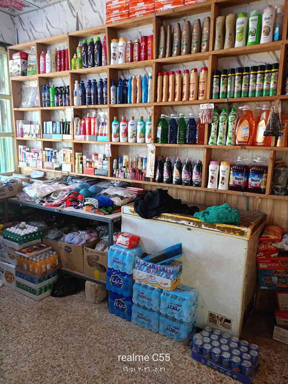 ياالله بيت للبيع طابو ماليه المساحة الكليه 270متر على ساحه مع اسواق بناء طابوق شغل درجة اولى مال جاني يحتوي على غرف نوم عدد 2صاله استقبال مطبخ صحيات داخليه وخارجبه ساحه  مع كراج واسع جميع الخدمات متوفرة ماء كهرباء مجاري تبليط ارصفه مثل ما واضح بالصور المنطقة مشموله بالطابو ومرقم من البلديه العنوان حي الامام منطقة خويلد قريب من الأمام الحمزه طريق النجف للاستفار ومعرفة السعر مراسلة الصفحة أو الاتصال ***********
