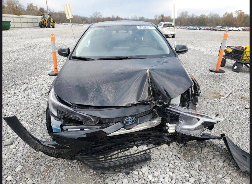 سلام عليكم
تيوتا كورلا هايبرد موديل 2024 واصله الحره
***********
