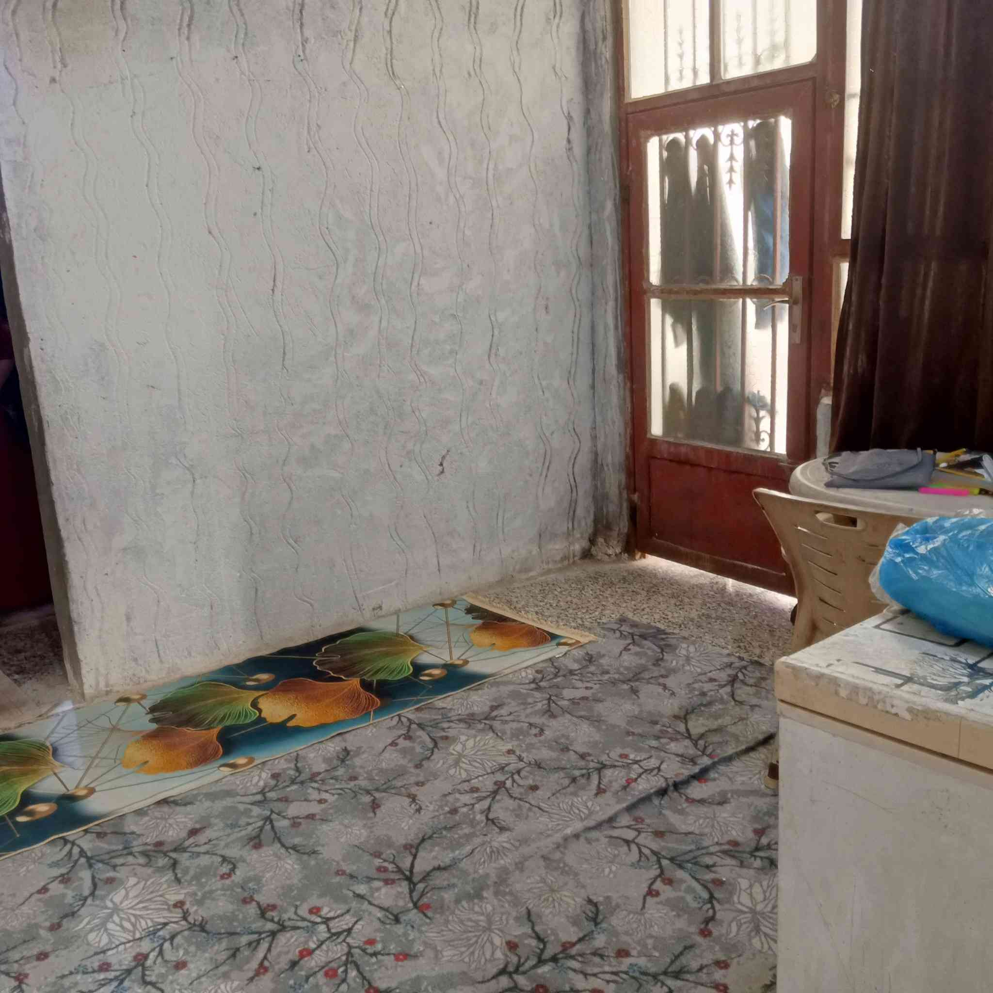 بيت للبيع البيت بلديه معامله كامله بي سند مساحه البيت 100موقع البيت شارع 80قرب الصيدليه النموذجيه السعر 40وبي مجال البيت كامل من كلشي   ***********
