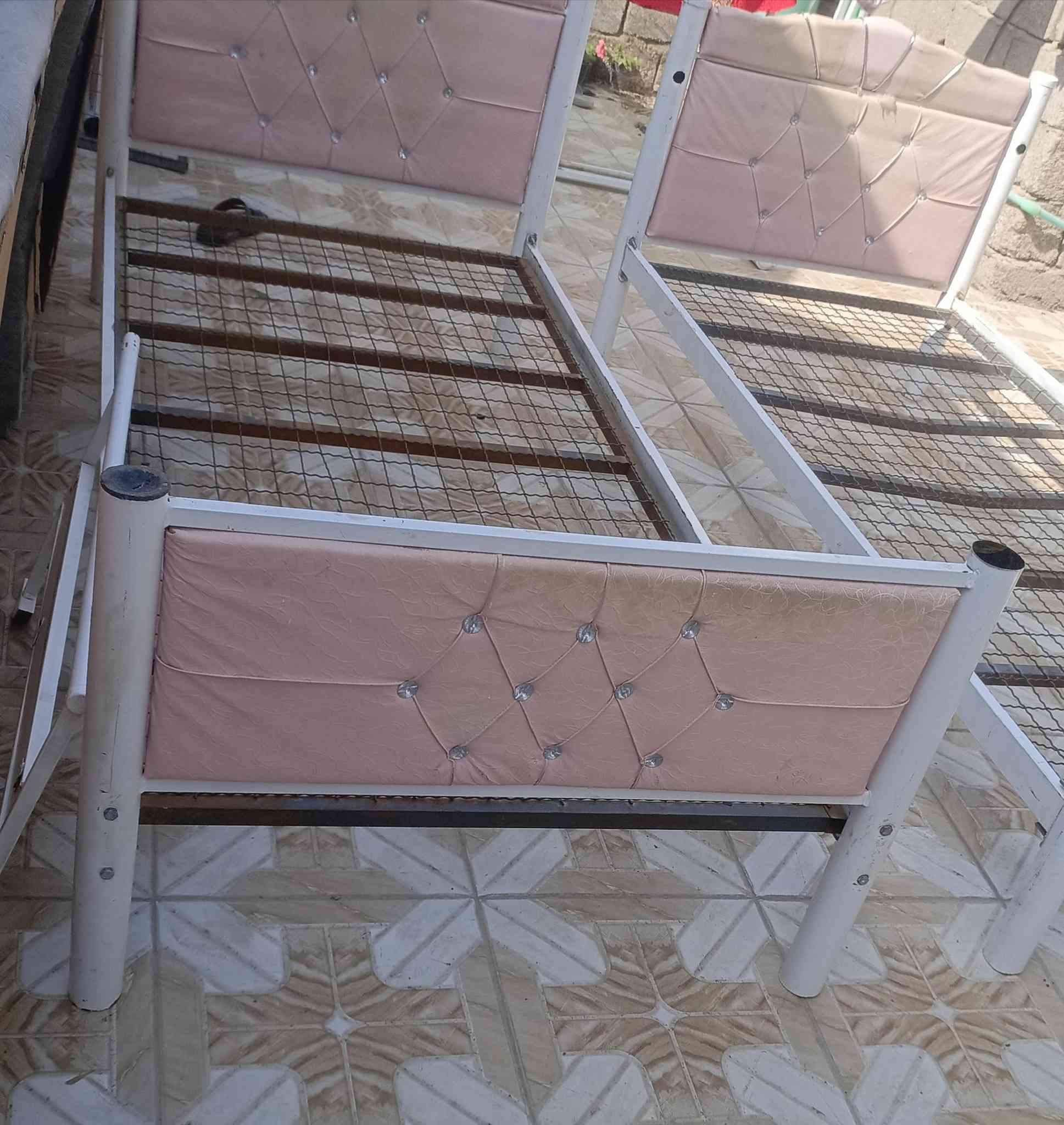 غراض للبيع بسعر مناسب. تخامه على 125.  غرفه 550.  جرابي ثنينهن ب60.  غرفه بناتيه ب450   ميز 15. ميز   تلفزيون ب25 رجاء المو شراي لا يراسل المكان الرفاعي حي كرامه.  غراض كلهن نضاف.   بيهن مجال الشراي قليل


**إذا كنت صاحب هذا الإعلان وتريد حذفه لأي سبب، رجاءا أرسل رسالة إلى الدعم الفني**