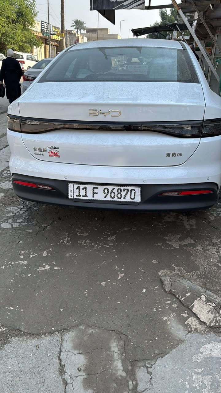 السلام عليكم للبيع سيارة BYD سيل 5  زيرو موديل 2025 مرقم  بغداد باسمي داخل ابيض تحويل ثاني يوم السعر 19 مليون و 300 الف دينار متواجد في بغداد اليرموك شارع المسبح 4 شوارع للاستفسار الاتصال على الرقم ***********
