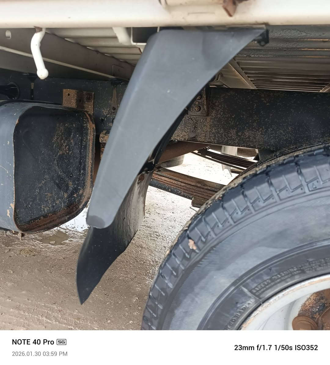 السلام عليكم موديل 14 كفاله عامه السياره استاد 27 مكينه بالكرتون جير اكسن جالكسيهتخم تخم تاير ياباني السياره جاهزه للشغل السعر وهذا رقم التليفون والشرايبي خير ويتدل***********ل السنويه لل
