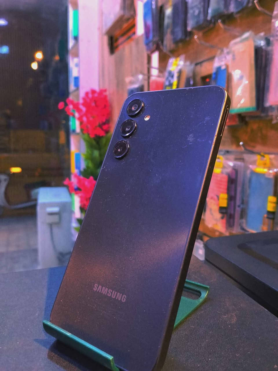 سامسونك A16 
ذاكرته ١٢٨ 
بطاريته ٥٠٠٠
شحن تيب سي 
الجهاز نضيف بسنه ٩٠٪ 
بي كم زلغ .السعر ١٢٠بي مجال 
زورونا للمحل اهلا وسهلا 
محل عالم آبل 
شارع جامعة العين بدايه شارع مستشفى المعوقين 
*********** ناصرية, ذي قار
